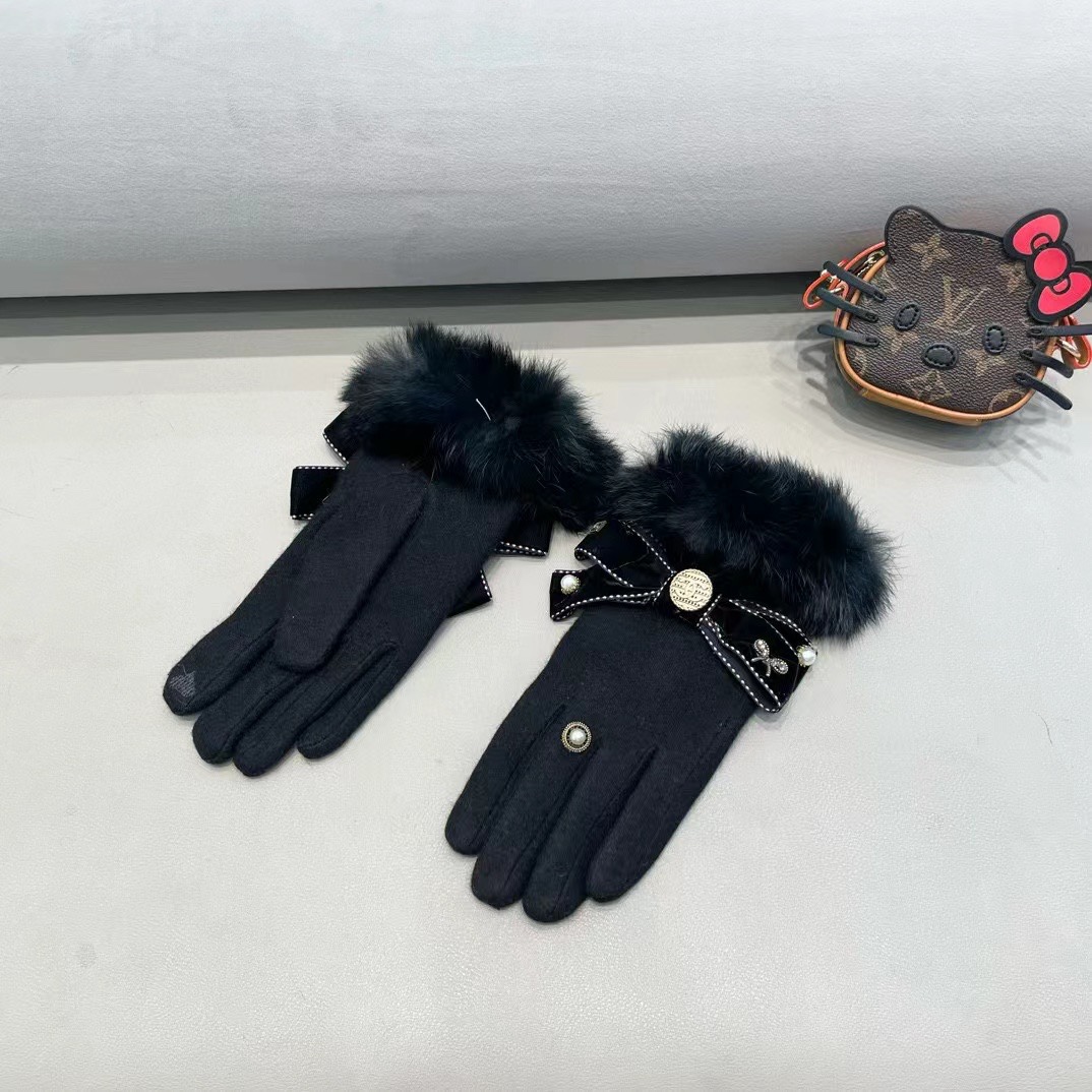 Chanel 香奈儿2024秋冬懒兔毛羊毛手套👍值得对比。。同款不同品质，秒杀市场差产品，羊毛十懒兔毛内