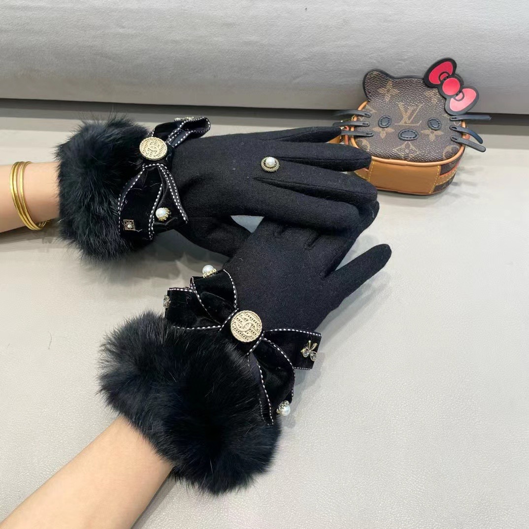Chanel 香奈儿2024秋冬懒兔毛羊毛手套👍值得对比。。同款不同品质，秒杀市场差产品，羊毛十懒兔毛内