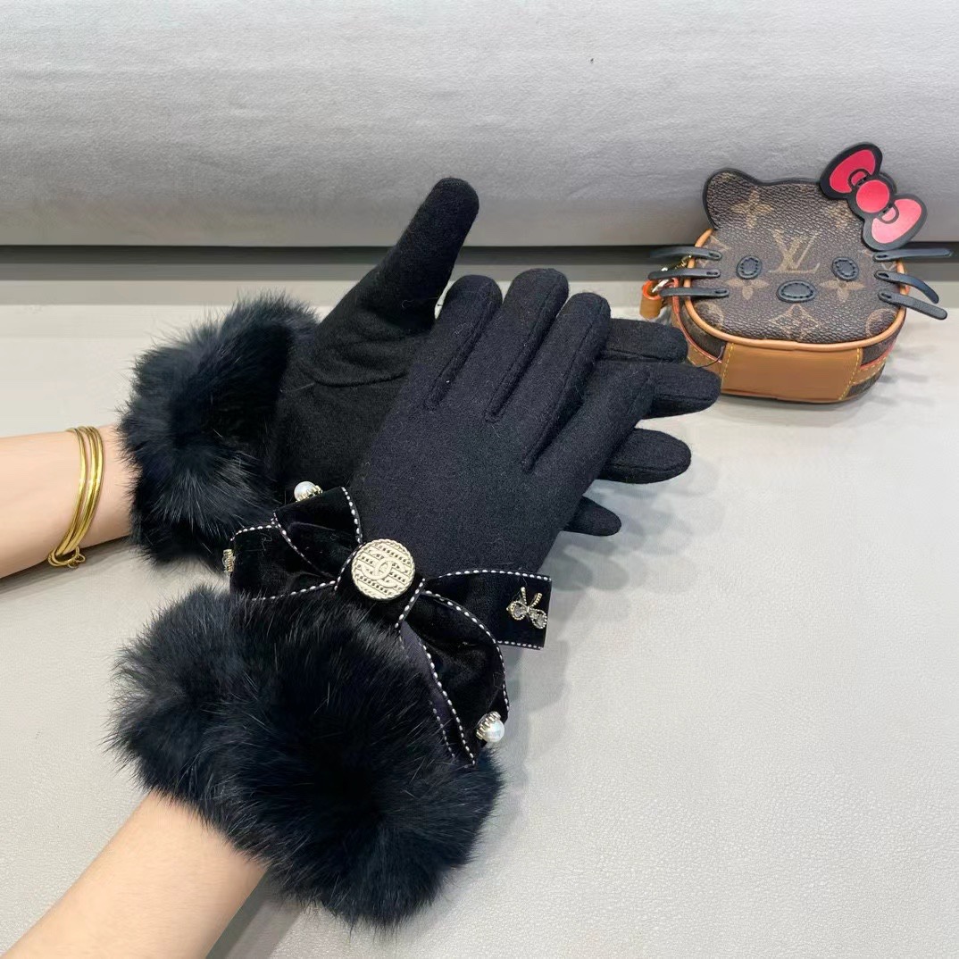 Chanel 香奈儿2024秋冬懒兔毛羊毛手套👍值得对比。。同款不同品质，秒杀市场差产品，羊毛十懒兔毛内