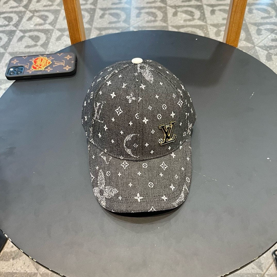   LV(路易威登)新款原单棒球帽，老花拼接，11开模订制，原版牛仔布料+专柜老花皮，做工细致完美，质量