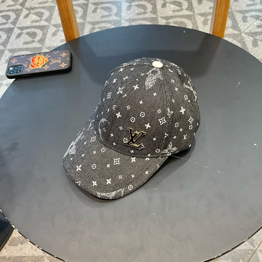   LV(路易威登)新款原单棒球帽，老花拼接，11开模订制，原版牛仔布料+专柜老花皮，做工细致完美，质量