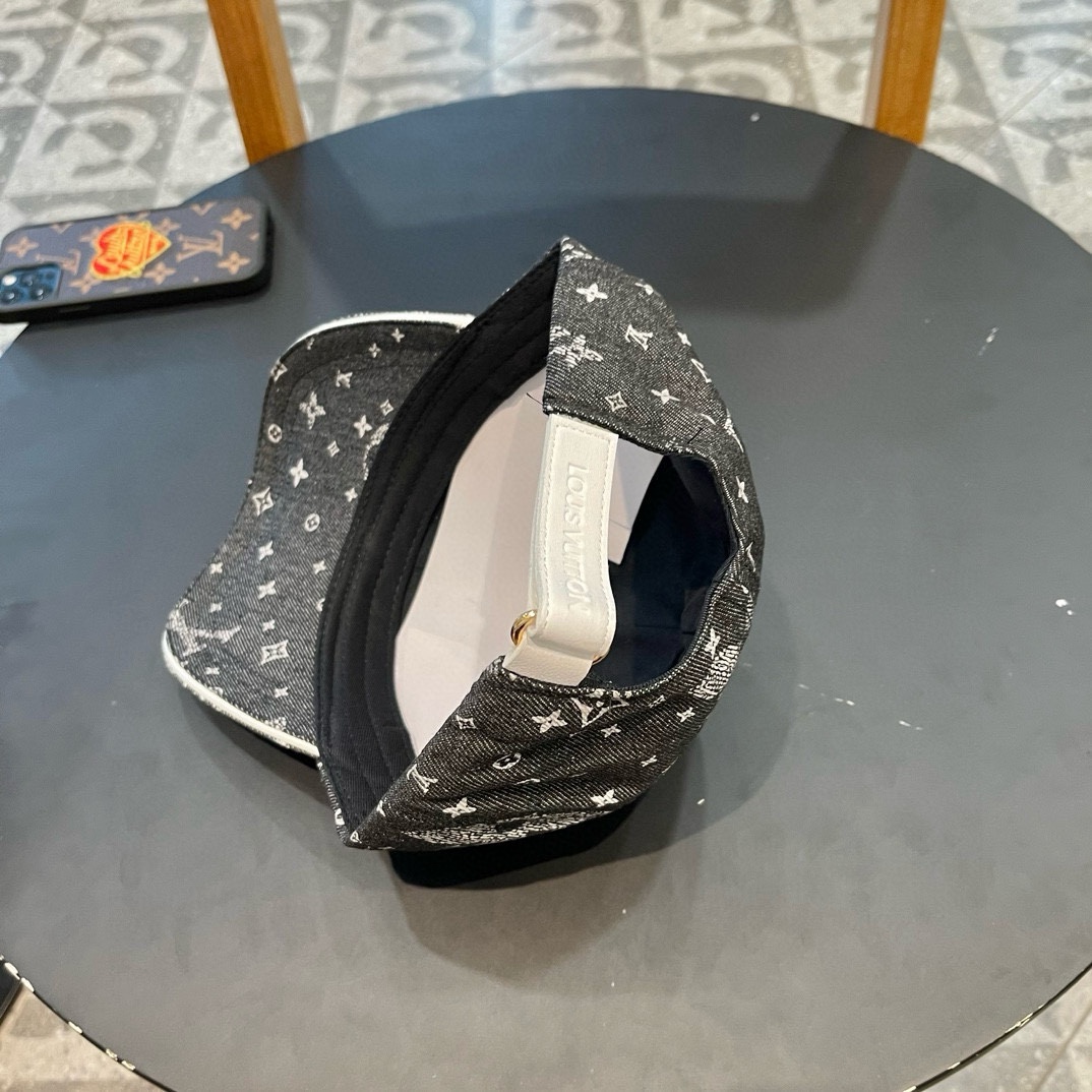   LV(路易威登)新款原单棒球帽，老花拼接，11开模订制，原版牛仔布料+专柜老花皮，做工细致完美，质量