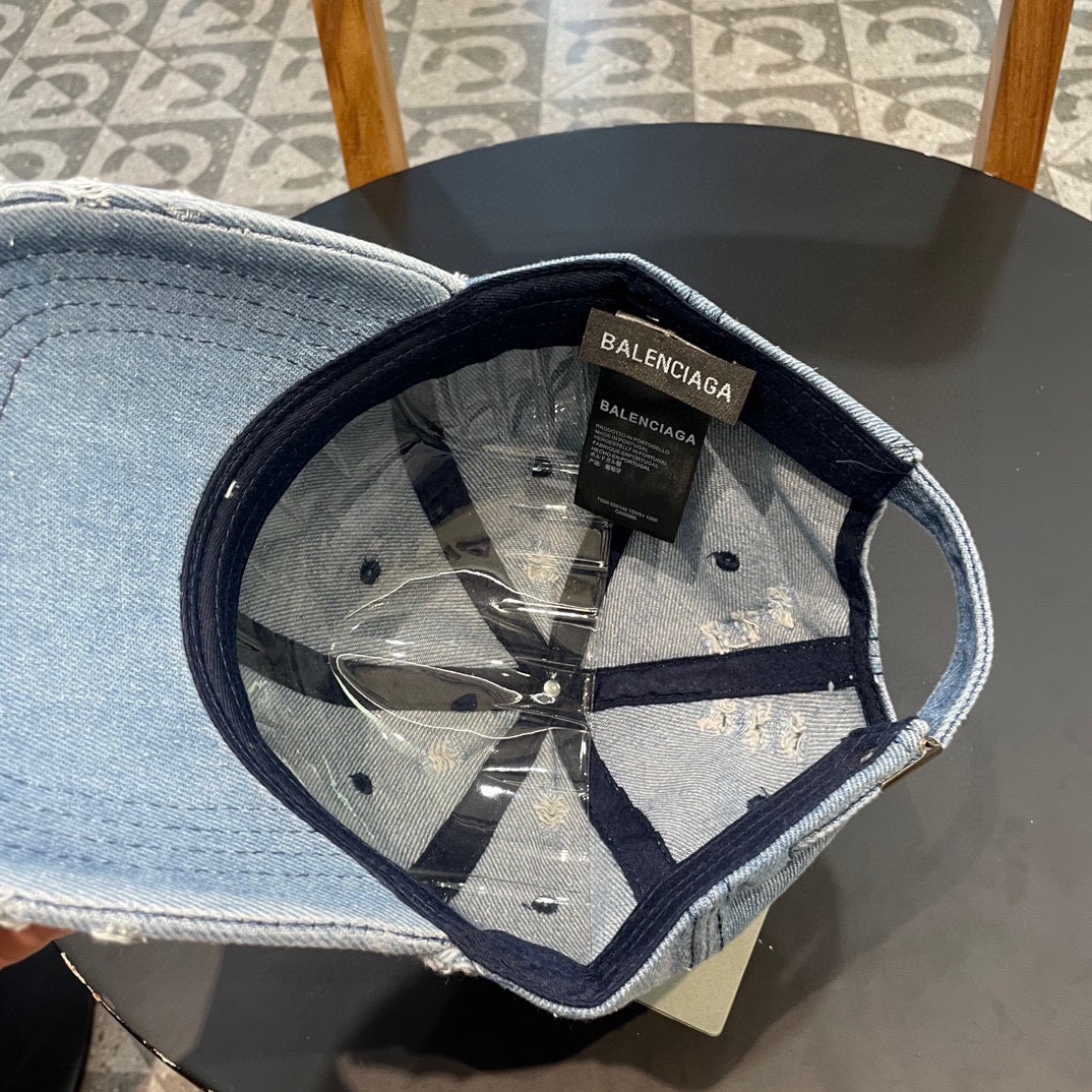  BALENCIAGA巴黎世家🆕春款新款个性棒球帽，高品质牛仔面料，透气性巨佳，四季佩戴款
高颜值时尚