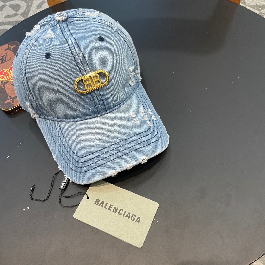   BALENCIAGA巴黎世家🆕春款新款个性棒球帽，高品质牛仔面料，透气性巨佳，四季佩戴款
高颜值时尚