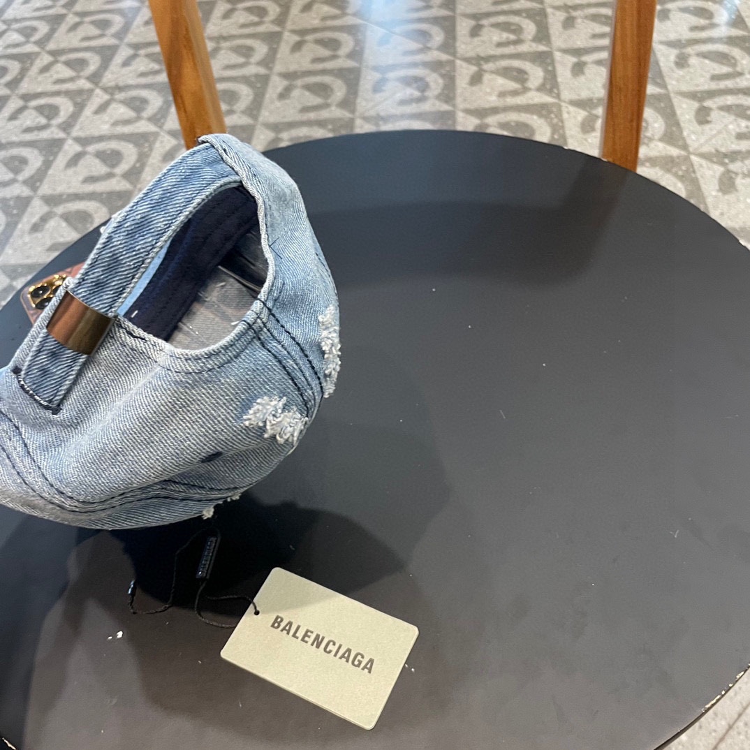   BALENCIAGA巴黎世家🆕春款新款个性棒球帽，高品质牛仔面料，透气性巨佳，四季佩戴款
高颜值时尚