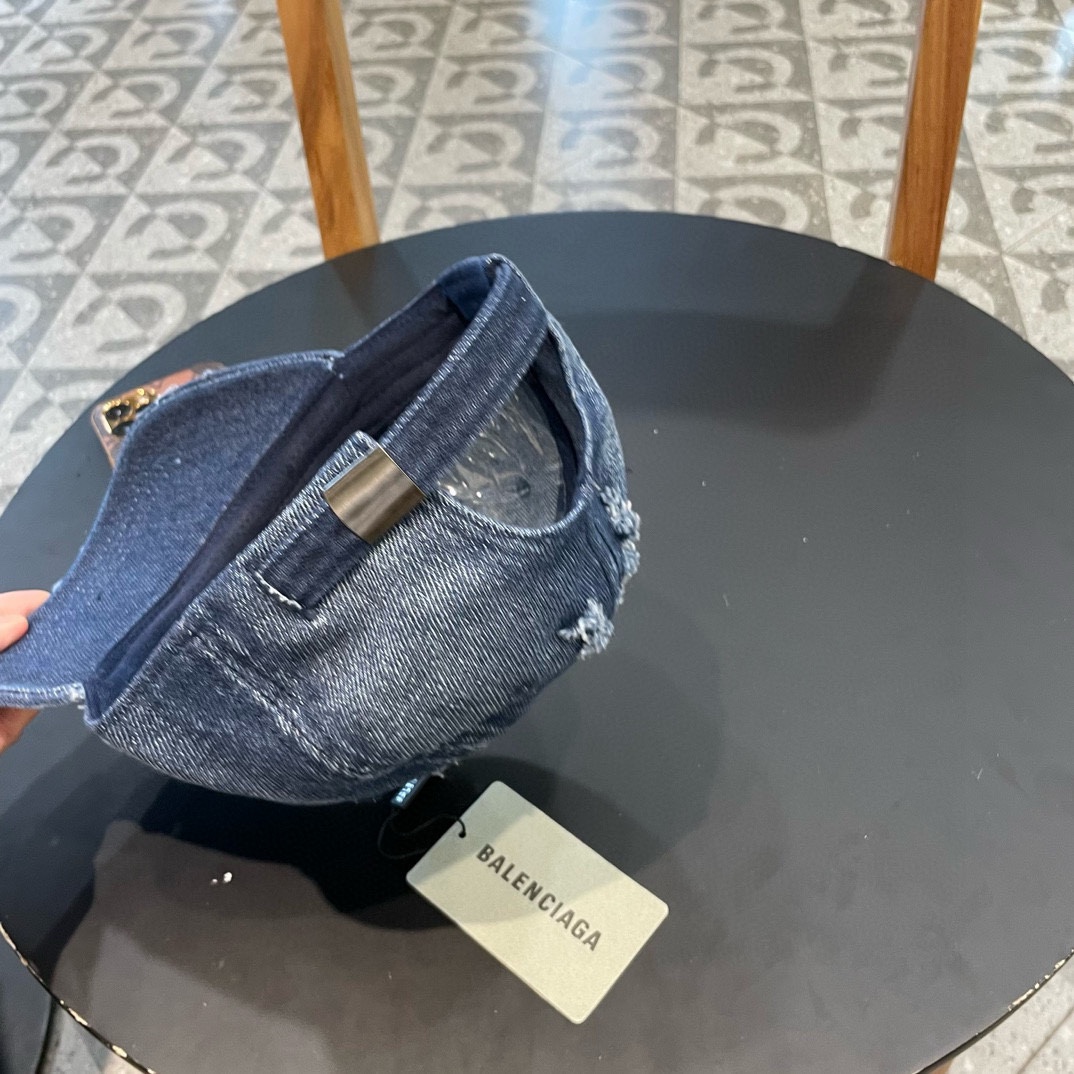  BALENCIAGA巴黎世家🆕春款新款个性棒球帽，高品质牛仔面料，透气性巨佳，四季佩戴款
高颜值时尚单