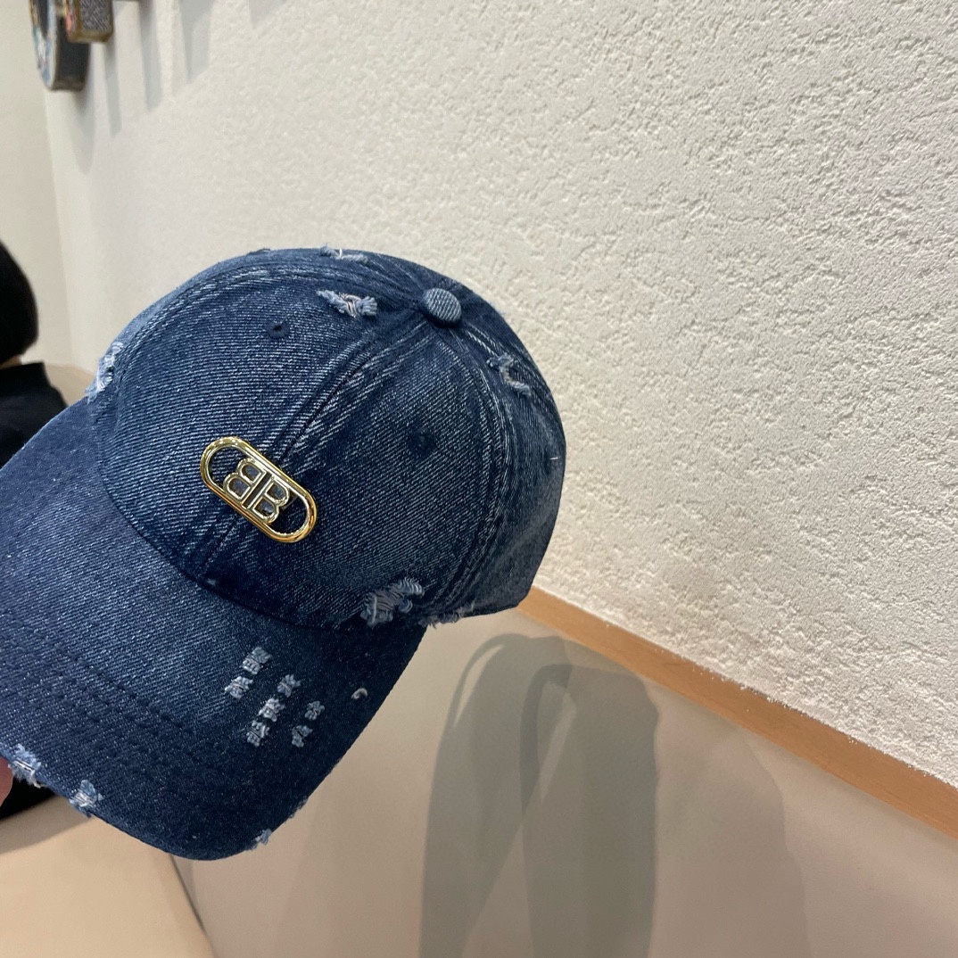  BALENCIAGA巴黎世家🆕春款新款个性棒球帽，高品质牛仔面料，透气性巨佳，四季佩戴款
高颜值时尚单