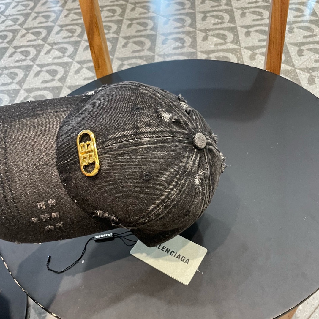  BALENCIAGA巴黎世家🆕春款新款个性棒球帽，高品质牛仔面料，透气性巨佳，四季佩戴款
高颜值时尚单