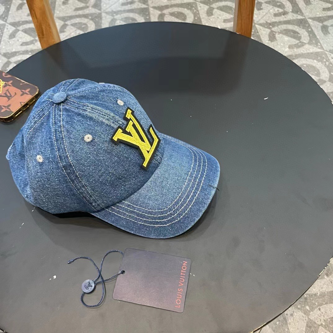    路易威登棒球帽LouisVuitton🧢  
LV牛仔棒球帽，简约大气，经典老花，男女通用