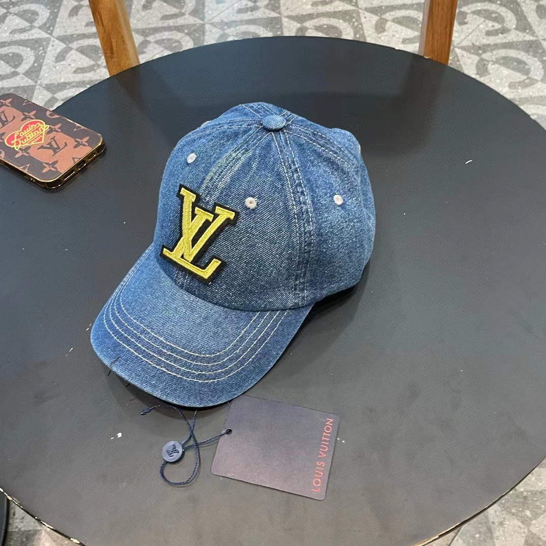    路易威登棒球帽LouisVuitton🧢  
LV牛仔棒球帽，简约大气，经典老花，男女通用