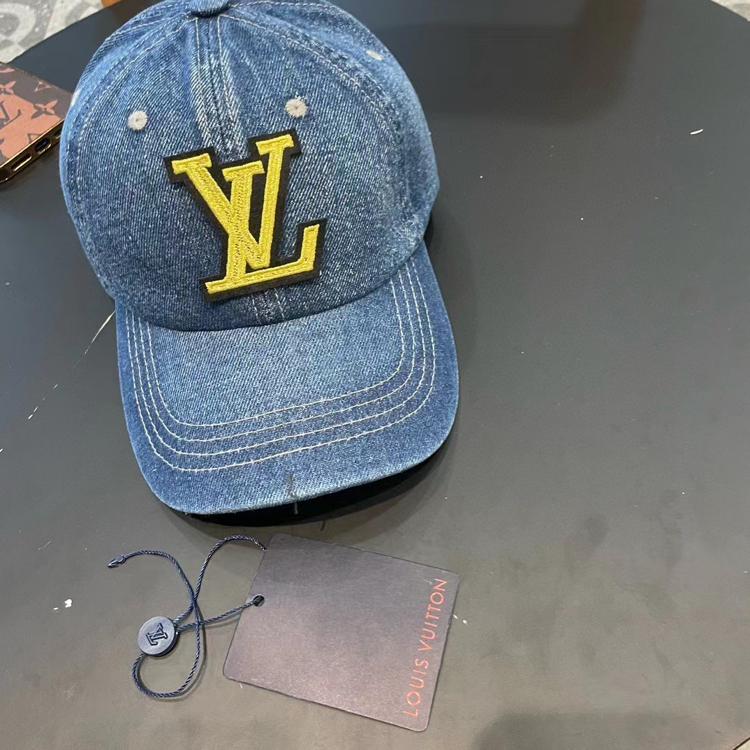    路易威登棒球帽LouisVuitton🧢  
LV牛仔棒球帽，简约大气，经典老花，男女通用
