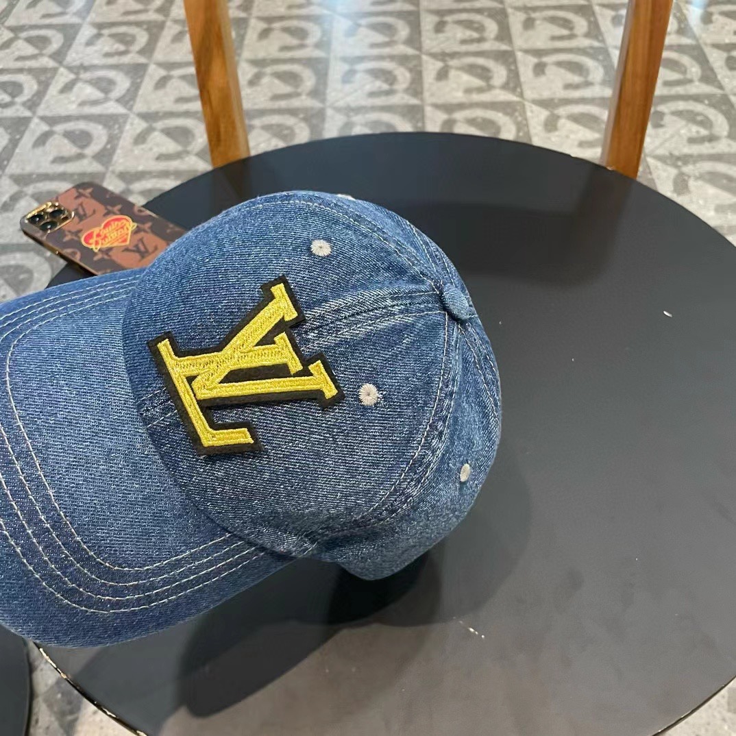   路易威登棒球帽LouisVuitton🧢  
LV牛仔棒球帽，简约大气，经典老花，男女通用