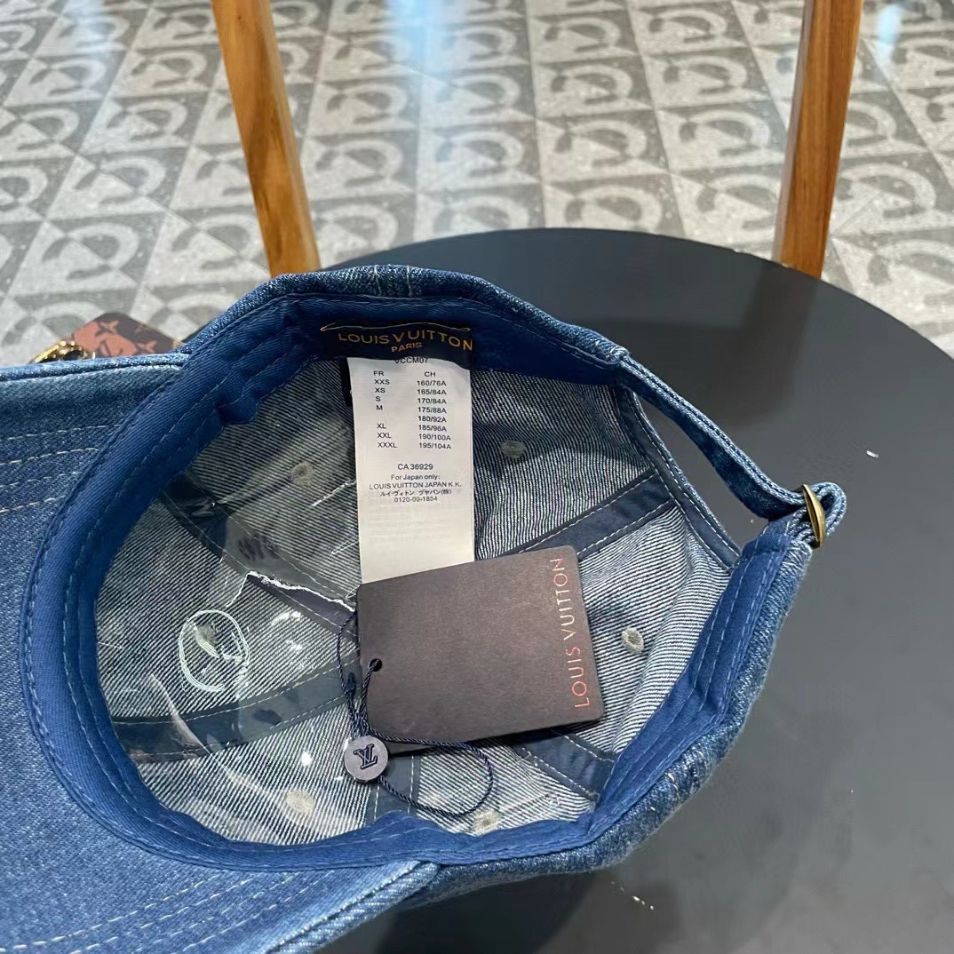    路易威登棒球帽LouisVuitton🧢  
LV牛仔棒球帽，简约大气，经典老花，男女通用