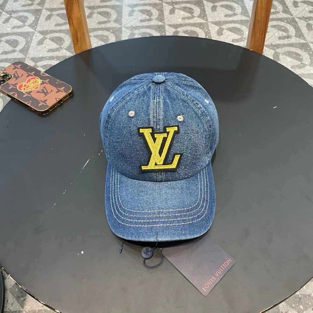    路易威登棒球帽LouisVuitton🧢  
LV牛仔棒球帽，简约大气，经典老花，男女通用