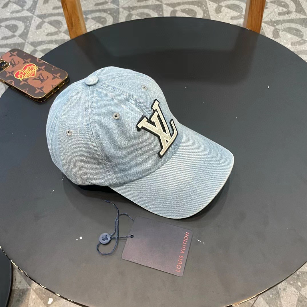    路易威登棒球帽LouisVuitton🧢  
LV牛仔棒球帽，简约大气，经典老花，男女通用