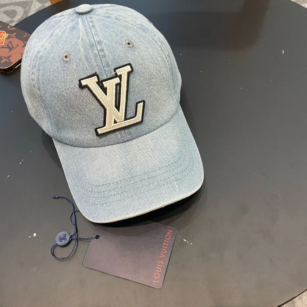   路易威登棒球帽LouisVuitton🧢  
LV牛仔棒球帽，简约大气，经典老花，男女通用