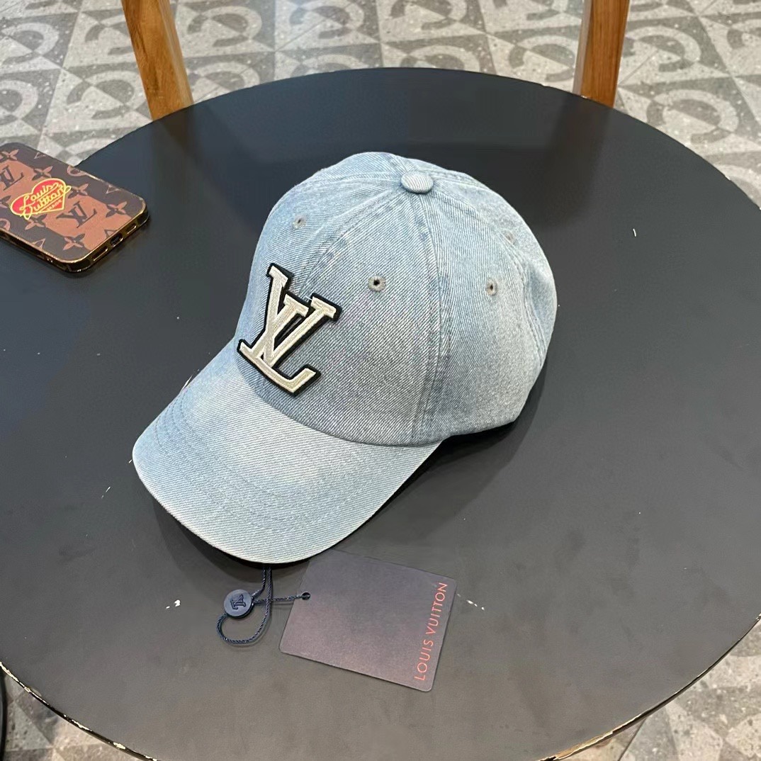    路易威登棒球帽LouisVuitton🧢  
LV牛仔棒球帽，简约大气，经典老花，男女通用