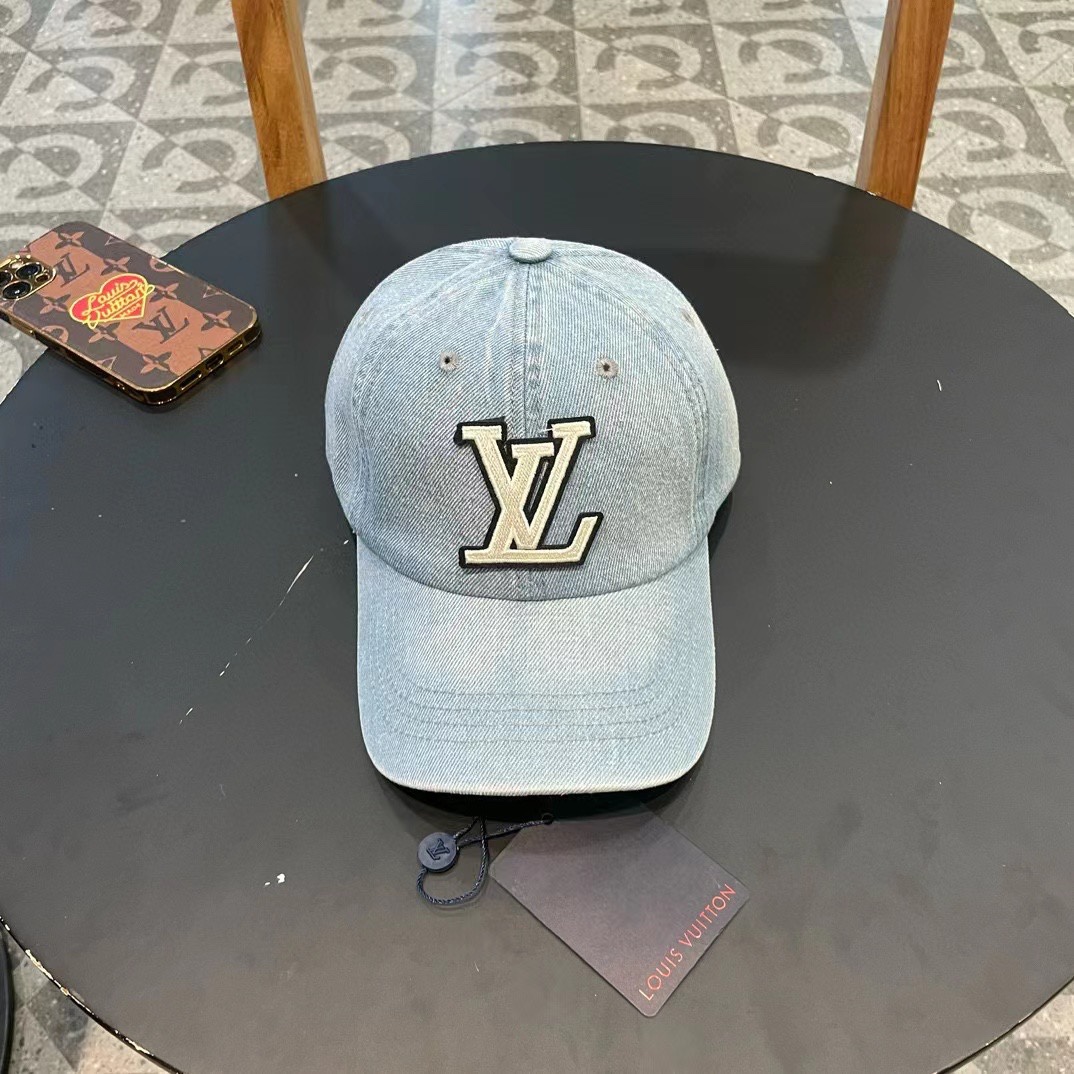    路易威登棒球帽LouisVuitton🧢  
LV牛仔棒球帽，简约大气，经典老花，男女通用