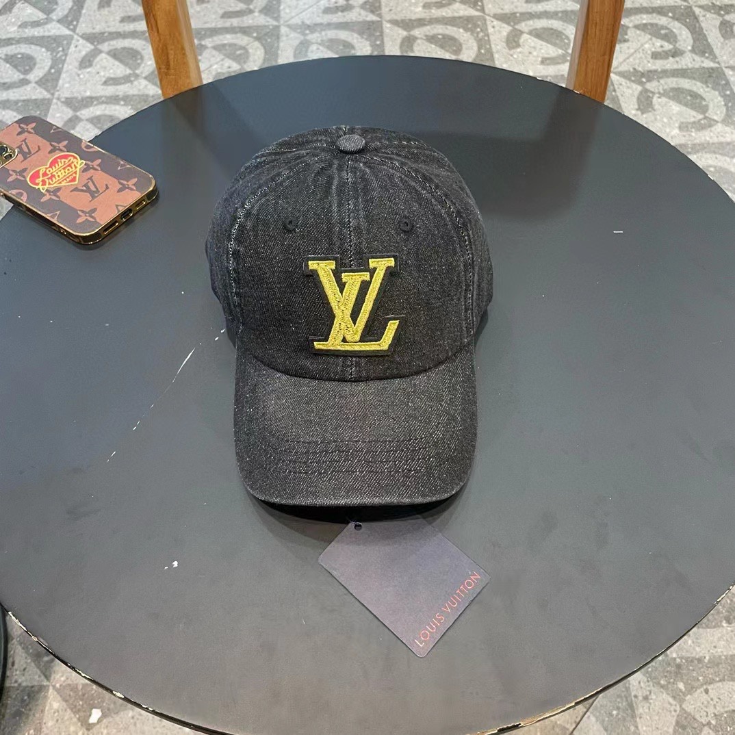    路易威登棒球帽LouisVuitton🧢  
LV牛仔棒球帽，简约大气，经典老花，男女通用