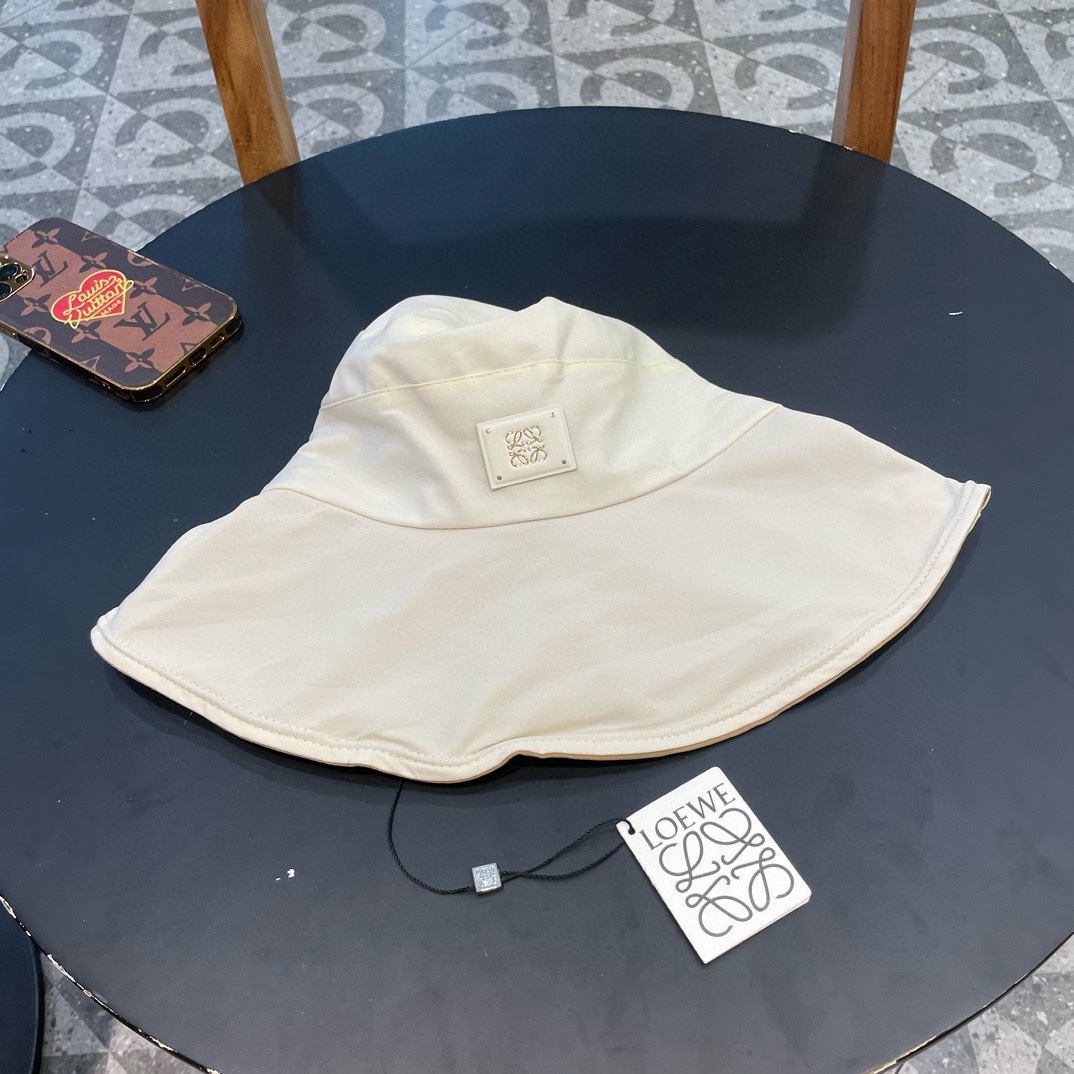【LOEWE罗意威】新款大沿蝴蝶结遮阳渔夫帽～简约大气
🔅轻奢感满满，富家千金款
