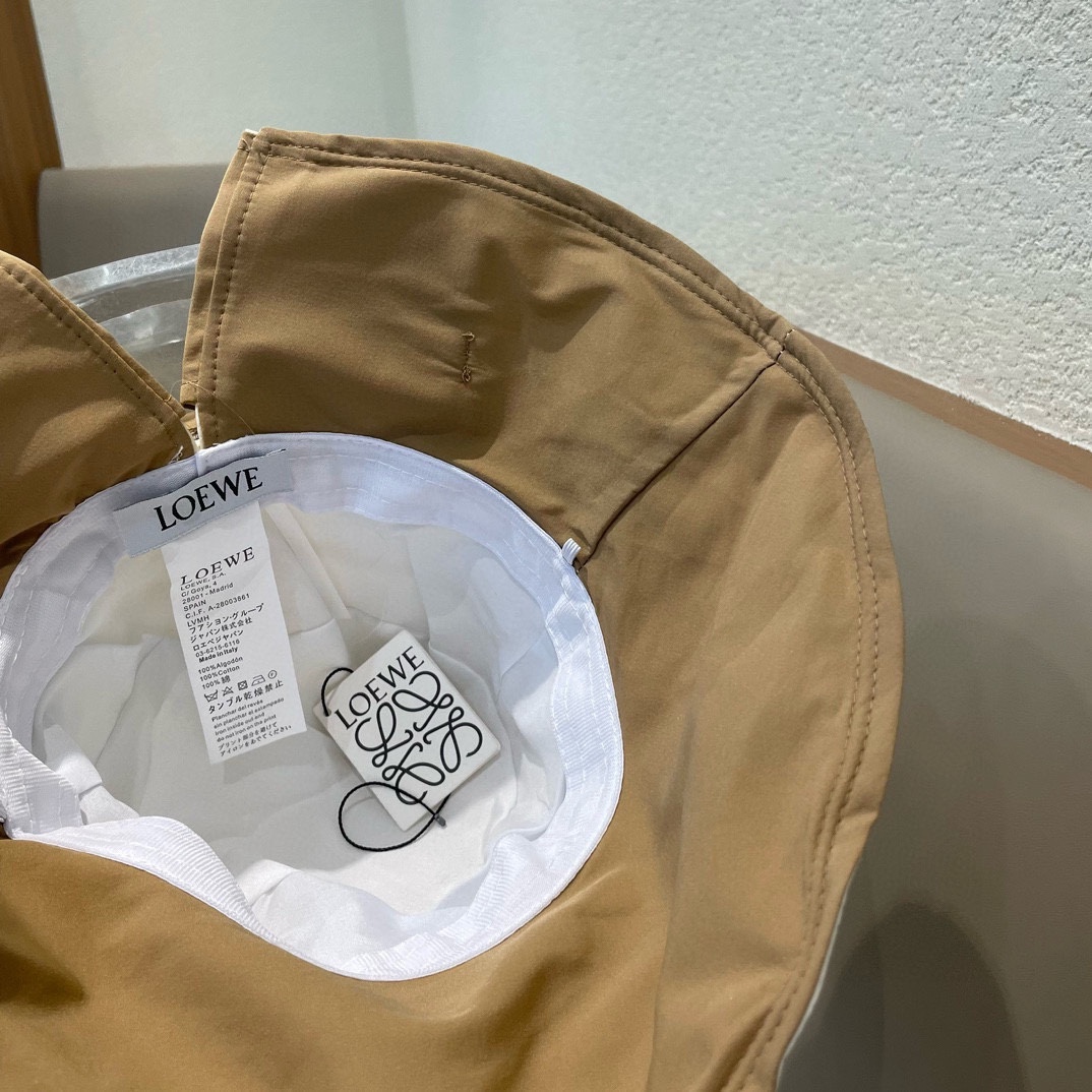 【LOEWE罗意威】新款大沿蝴蝶结遮阳渔夫帽～简约大气
🔅轻奢感满满，富家千金款