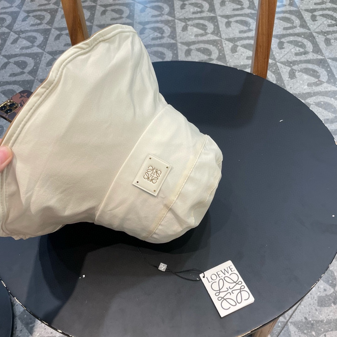【LOEWE罗意威】新款大沿蝴蝶结遮阳渔夫帽～简约大气
🔅轻奢感满满，富家千金款