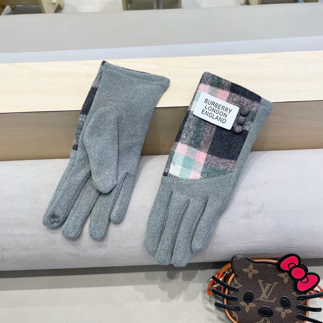巴宝莉BURBERRY 专柜新品羊毛手套，时尚手套，秋冬保暖加绒内里，经典格子，上手超舒适柔软、百搭！均