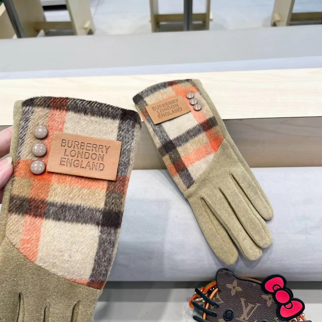 巴宝莉BURBERRY 专柜新品羊毛手套，时尚手套，秋冬保暖加绒内里，经典格子，上手超舒适柔软、百搭！均