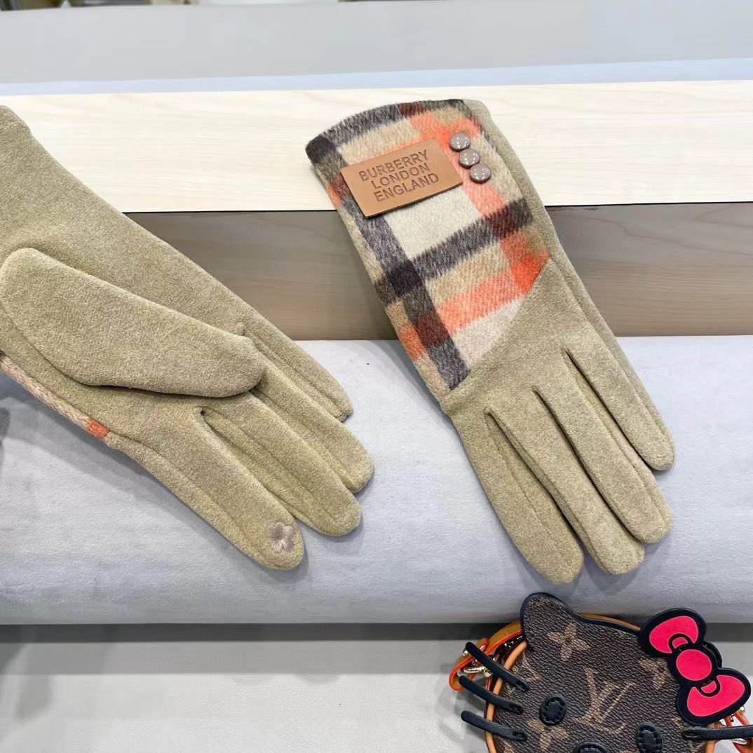 巴宝莉BURBERRY 专柜新品羊毛手套，时尚手套，秋冬保暖加绒内里，经典格子，上手超舒适柔软、百搭！均