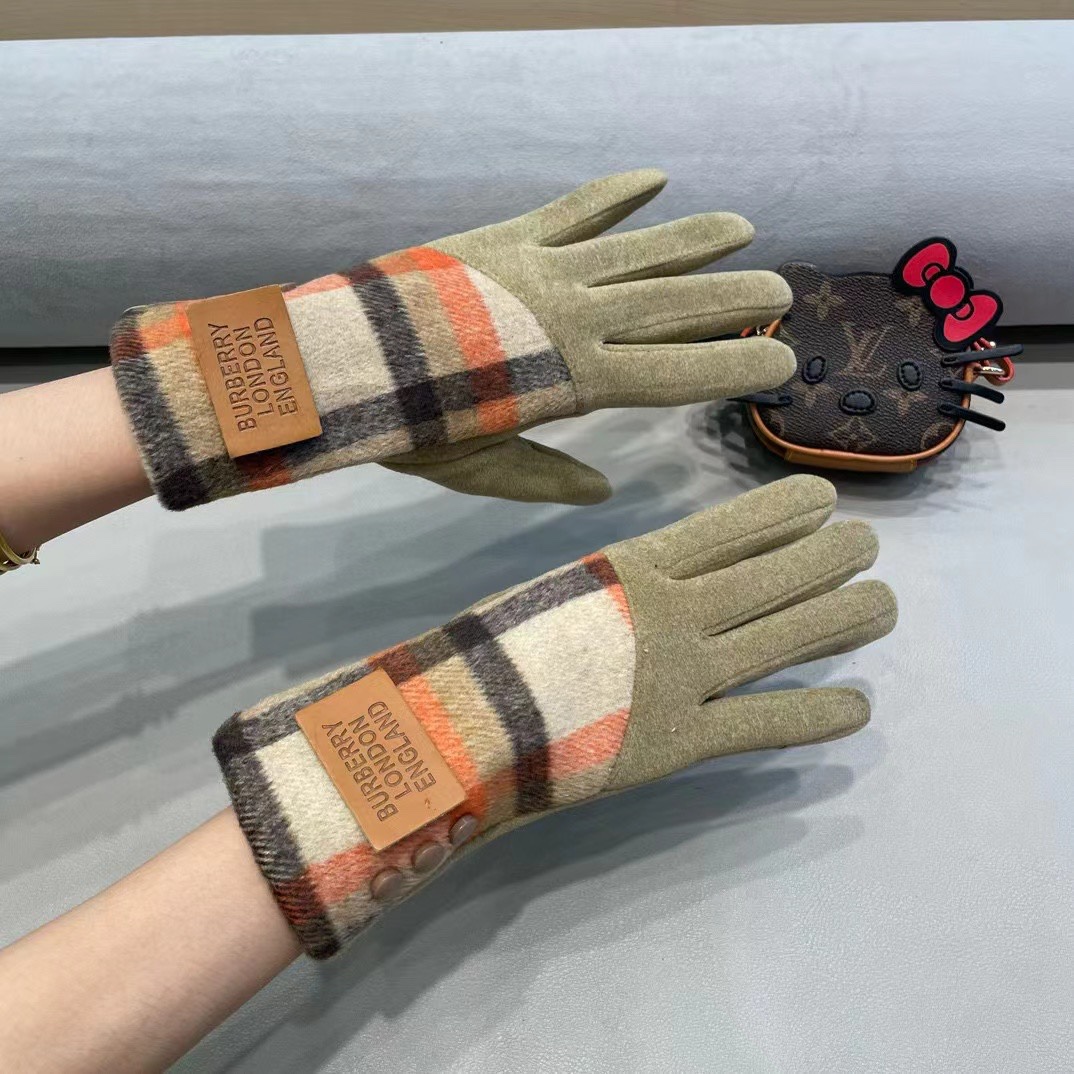 巴宝莉BURBERRY 专柜新品羊毛手套，时尚手套，秋冬保暖加绒内里，经典格子，上手超舒适柔软、百搭！均