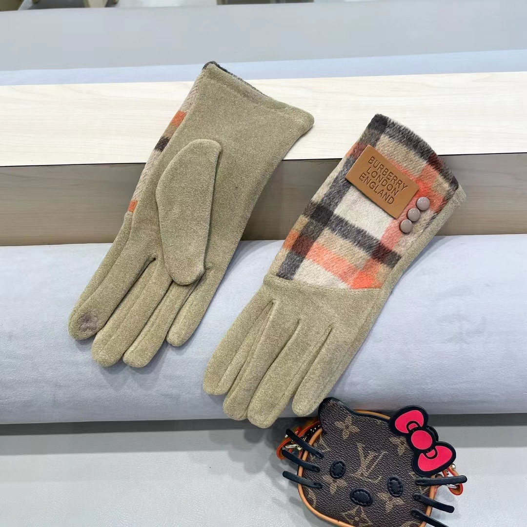 巴宝莉BURBERRY 专柜新品羊毛手套，时尚手套，秋冬保暖加绒内里，经典格子，上手超舒适柔软、百搭！均