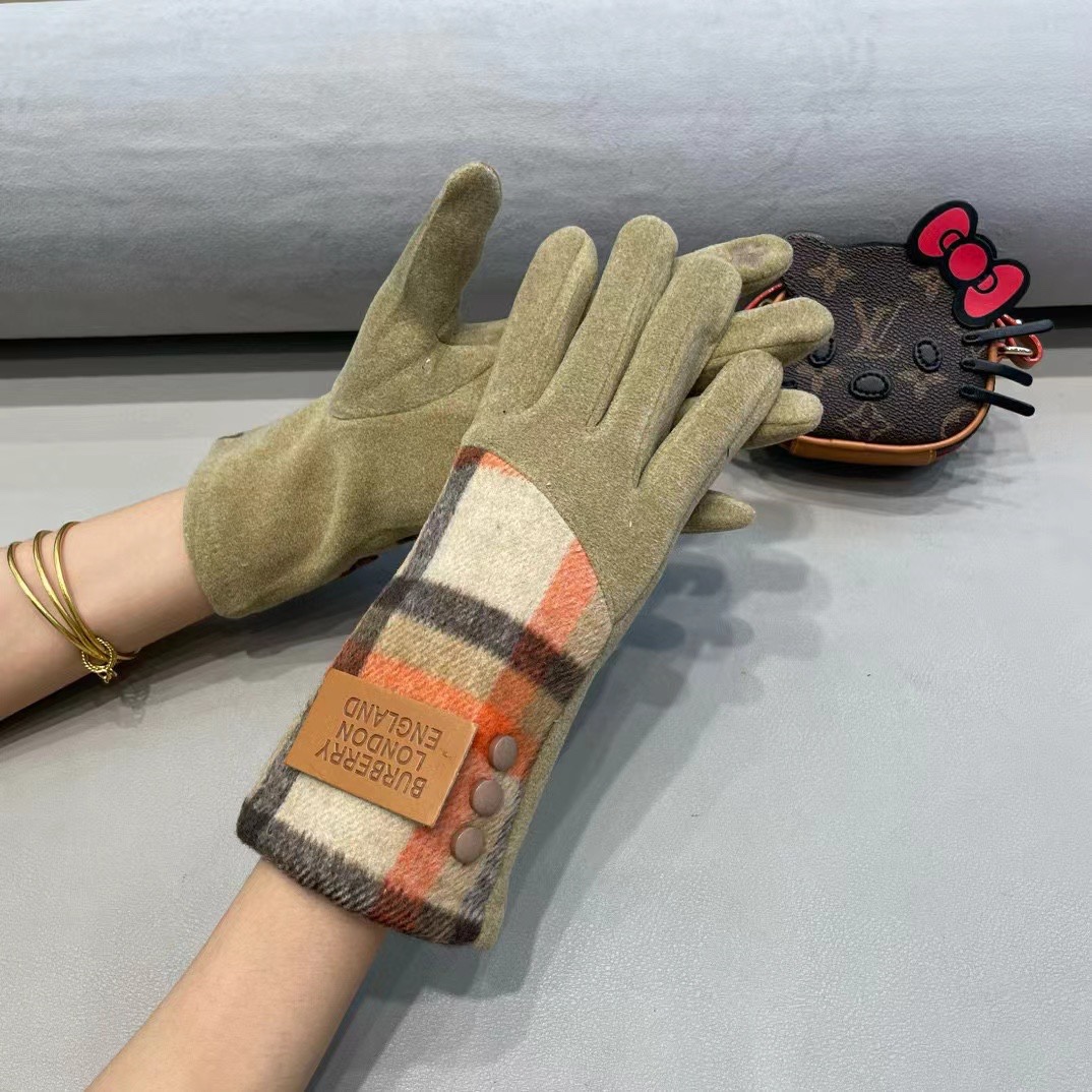 巴宝莉BURBERRY 专柜新品羊毛手套，时尚手套，秋冬保暖加绒内里，经典格子，上手超舒适柔软、百搭！均