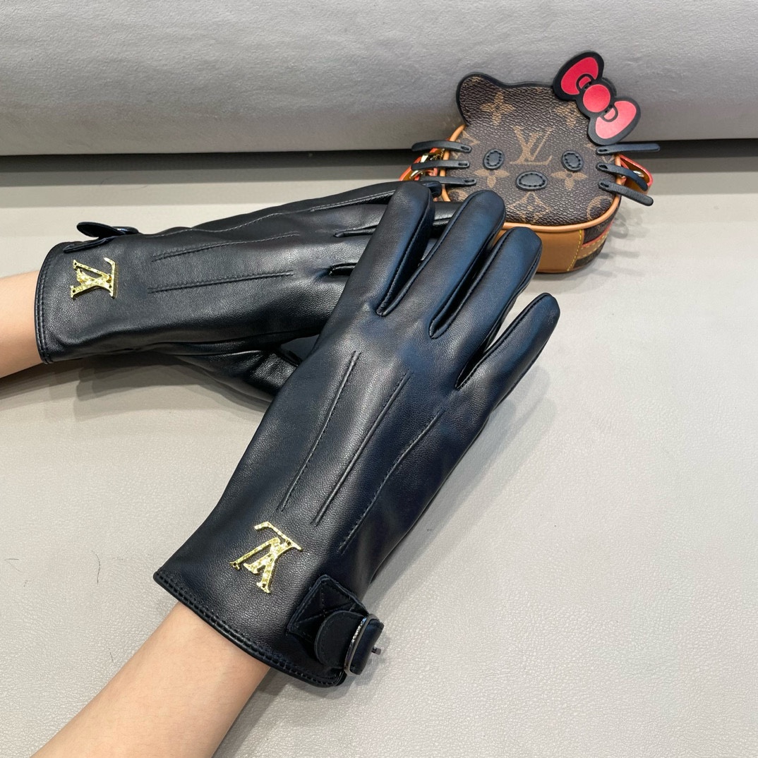 LV路易威登女款羊皮手套，时尚手套，秋冬保暖加绒内里，经典简洁💕上手超舒适柔软、百搭！配盒子ML