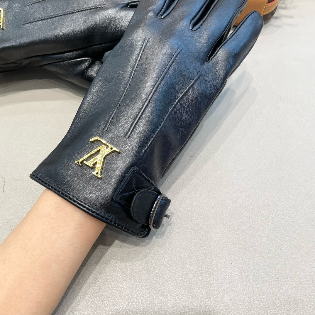 LV路易威登女款羊皮手套，时尚手套，秋冬保暖加绒内里，经典简洁💕上手超舒适柔软、百搭！配盒子ML
