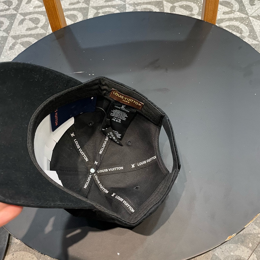  LV路易威登原单刺绣棒球帽  专柜热卖款纯棉内里，轻盈透气。完美版型，对格精准无误，原厂品质，独家实物