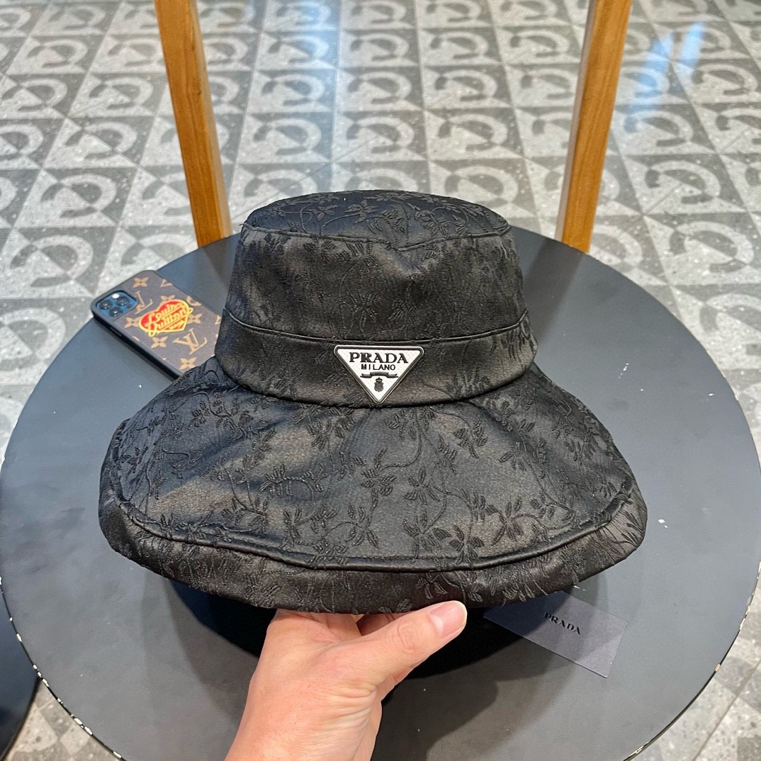  Prada普拉达防晒涂层渔夫帽轻薄便携
防晒帽防紫外线遮阳大帽檐
百褶大帽檐全方位防晒
可折叠