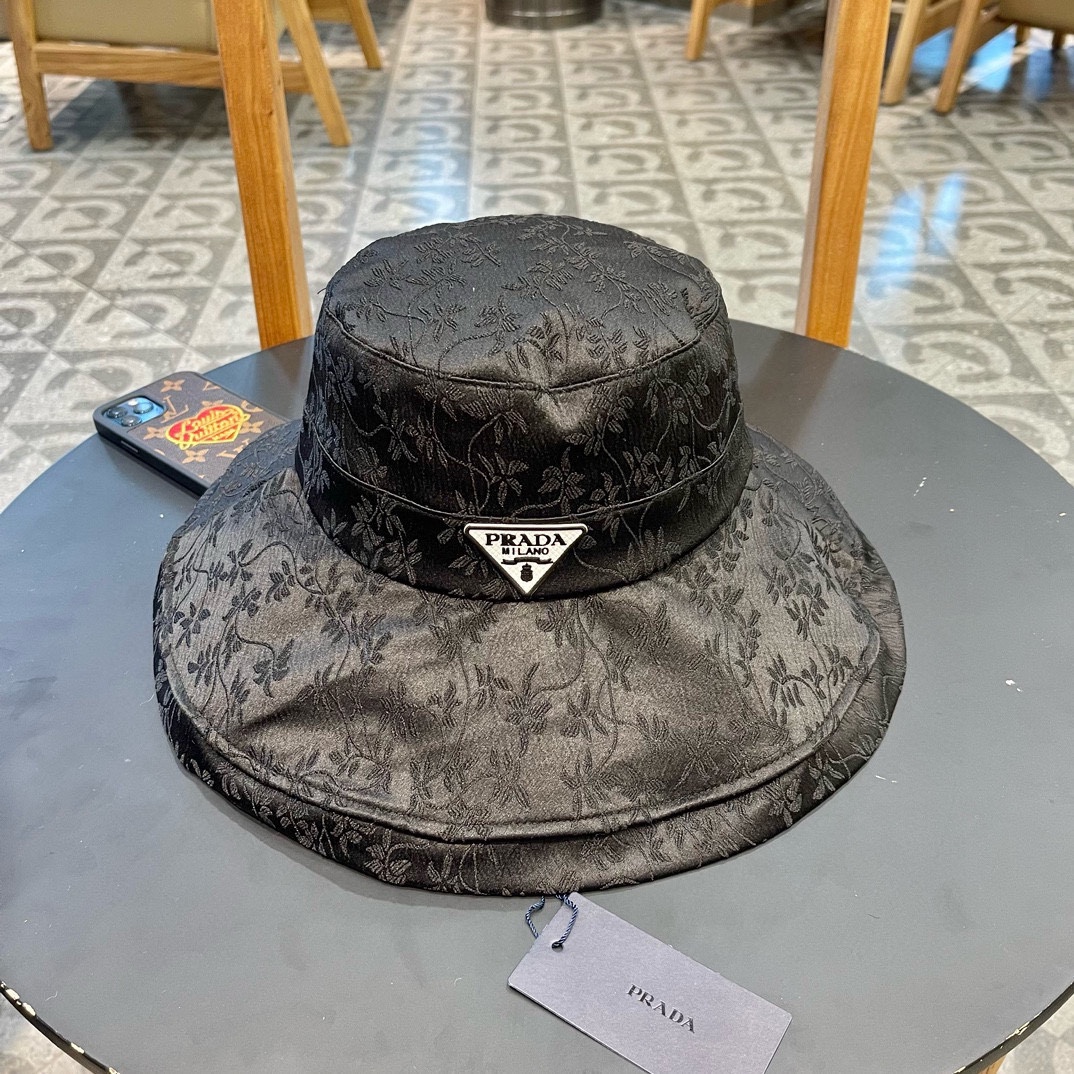  Prada普拉达防晒涂层渔夫帽轻薄便携
防晒帽防紫外线遮阳大帽檐
百褶大帽檐全方位防晒
可折叠