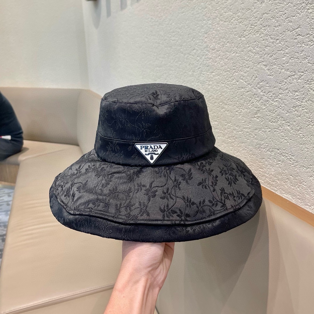  Prada普拉达防晒涂层渔夫帽轻薄便携
防晒帽防紫外线遮阳大帽檐
百褶大帽檐全方位防晒
可折叠