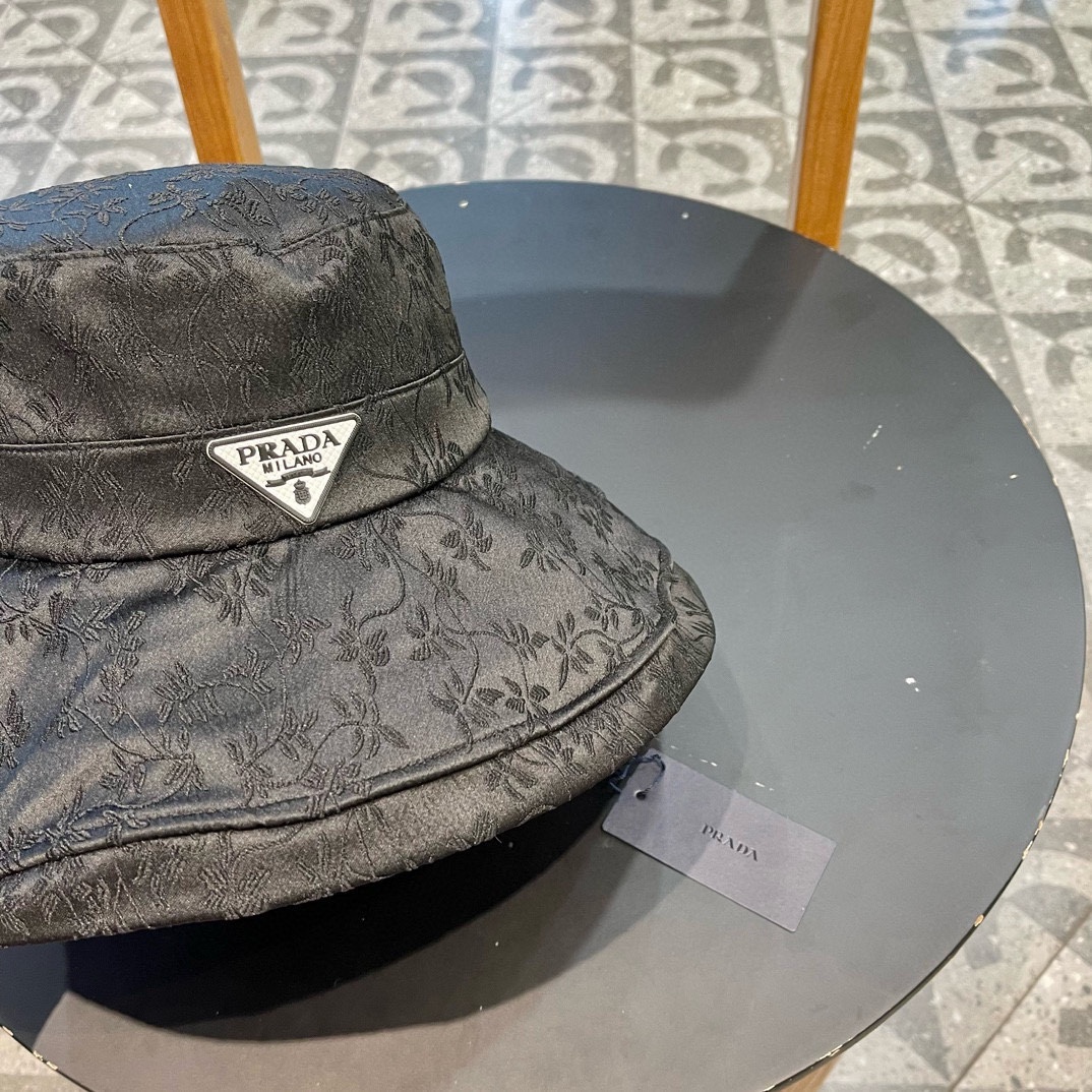  Prada普拉达防晒涂层渔夫帽轻薄便携
防晒帽防紫外线遮阳大帽檐
百褶大帽檐全方位防晒
可折叠