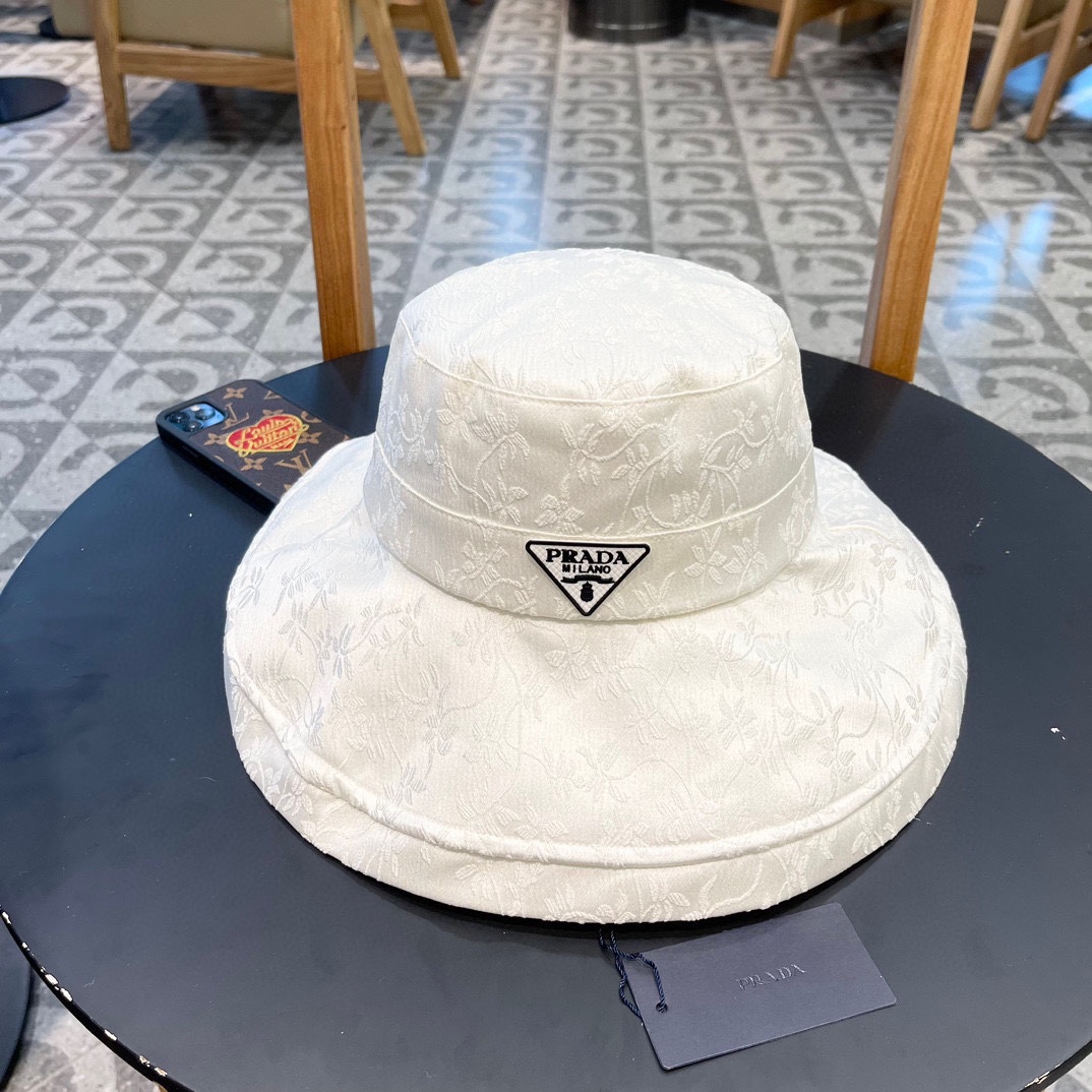  Prada普拉达防晒涂层渔夫帽轻薄便携
防晒帽防紫外线遮阳大帽檐
百褶大帽檐全方位防晒
可折叠