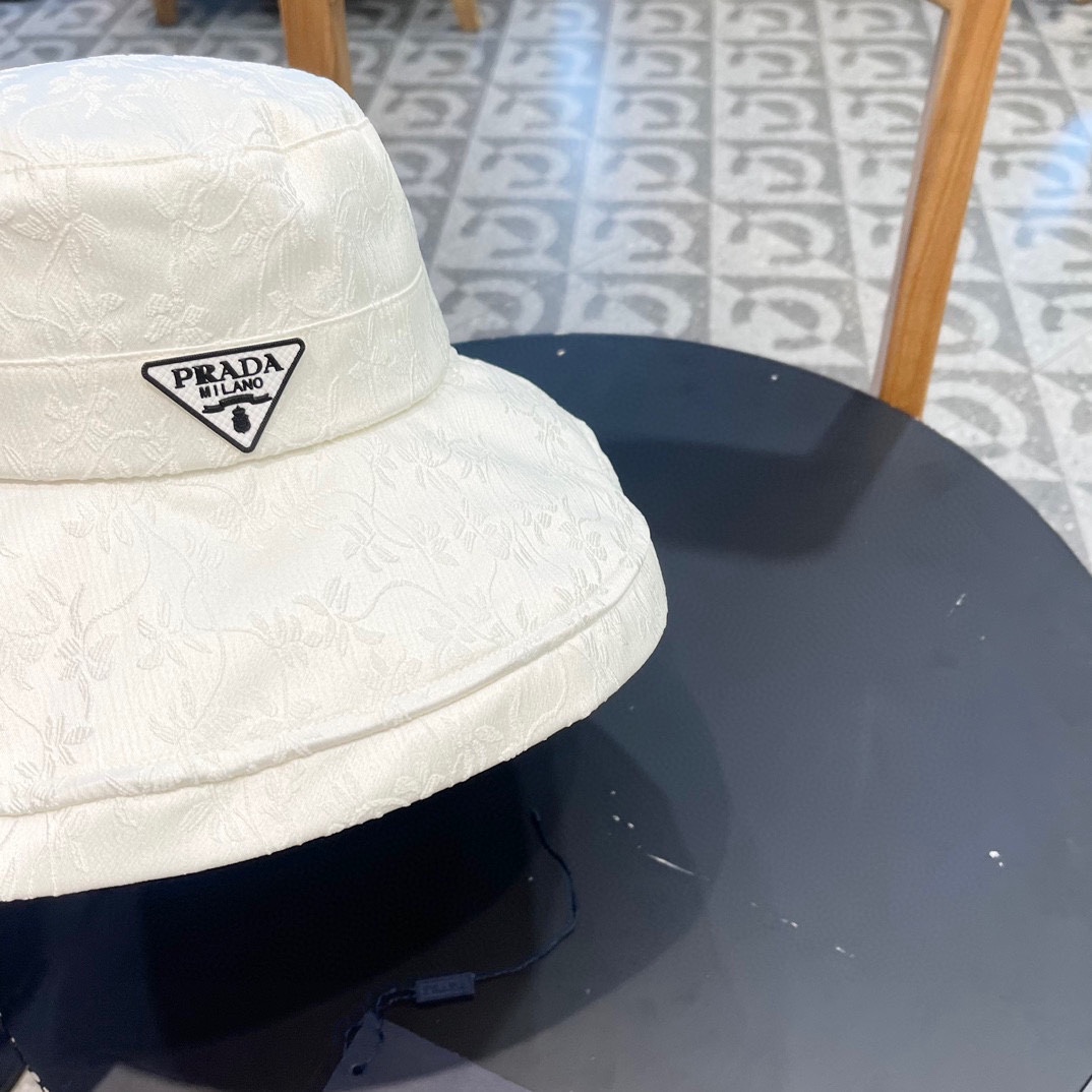  Prada普拉达防晒涂层渔夫帽轻薄便携
防晒帽防紫外线遮阳大帽檐
百褶大帽檐全方位防晒
可折叠