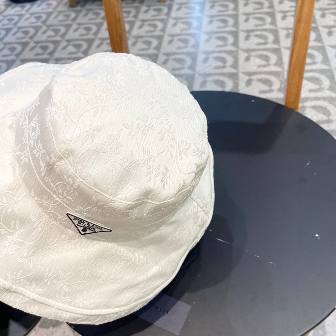  Prada普拉达防晒涂层渔夫帽轻薄便携
防晒帽防紫外线遮阳大帽檐
百褶大帽檐全方位防晒
可折叠