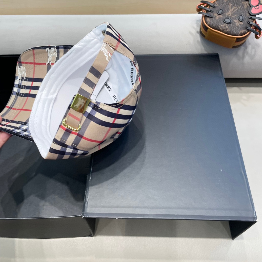  Burberry（巴宝莉）原单棒球帽， 专柜热卖款，经典格子，11开模订制，尼龙面料，纯棉内里，轻盈透