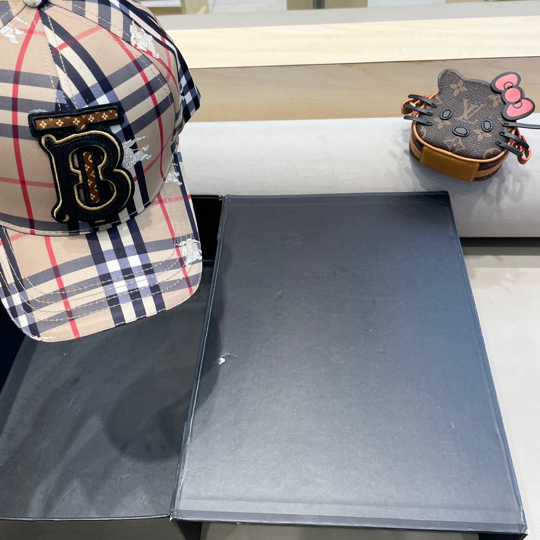  Burberry（巴宝莉）原单棒球帽， 专柜热卖款，经典格子，11开模订制，尼龙面料，纯棉内里，轻盈透