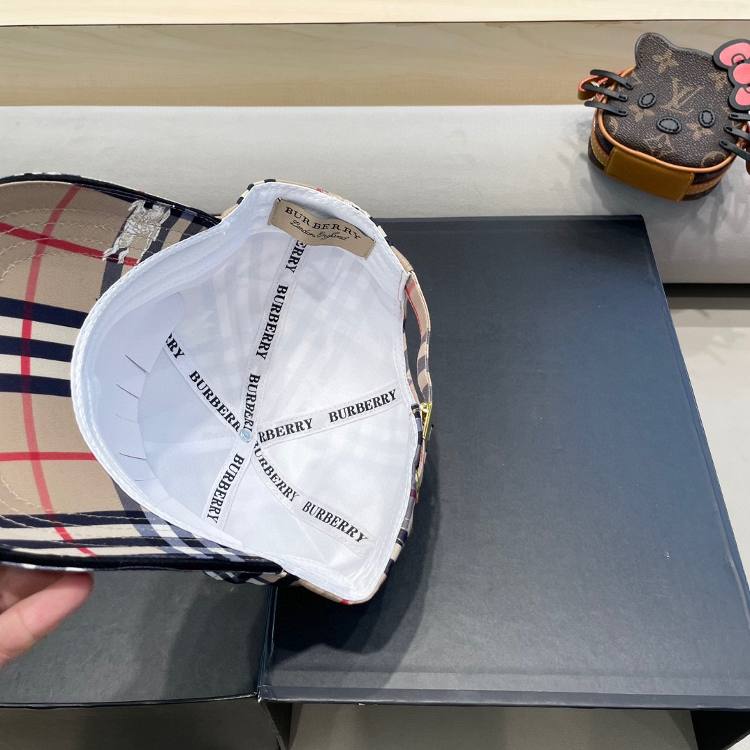  Burberry（巴宝莉）原单棒球帽， 专柜热卖款，经典格子，11开模订制，尼龙面料，纯棉内里，轻盈透