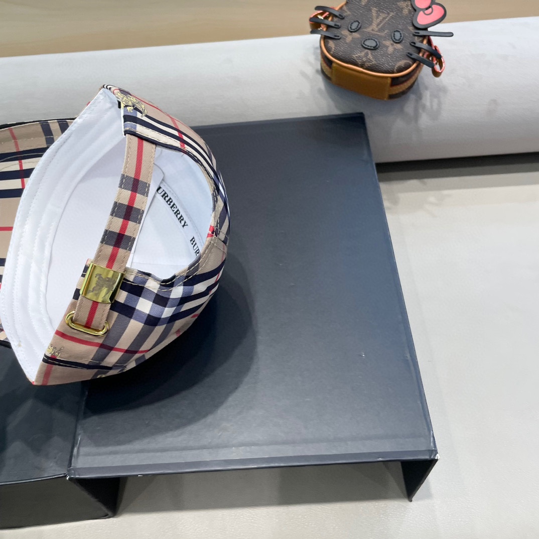  Burberry（巴宝莉）原单棒球帽， 专柜热卖款，经典格子，11开模订制，尼龙面料，纯棉内里，轻盈透