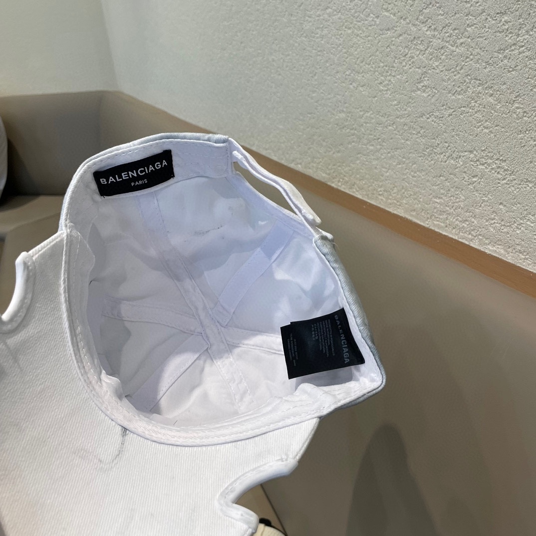  新品Balenciaga巴黎世家新款棒球帽
现货秒发🧢简约时尚超级无敌好看的帽子！情侣款！原单货比起其