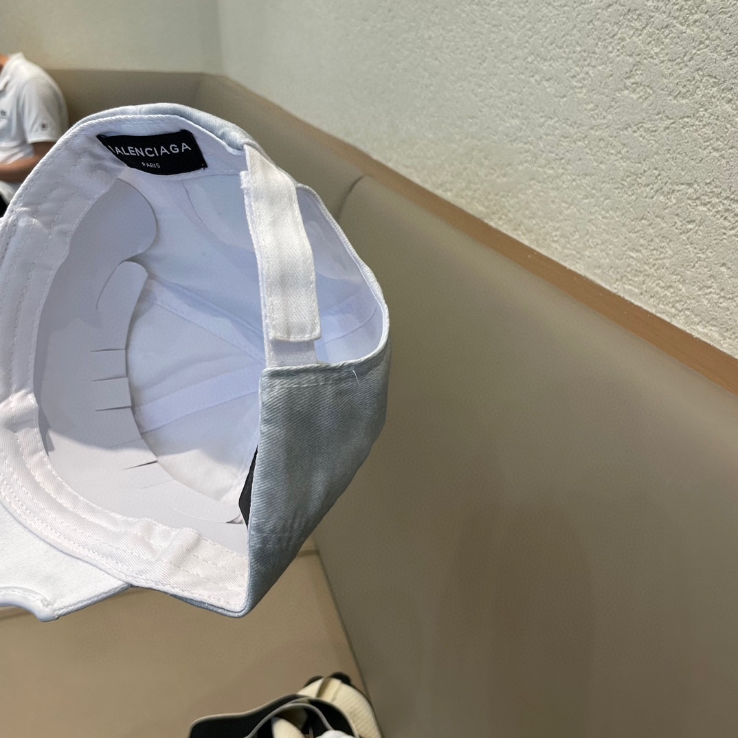  新品Balenciaga巴黎世家新款棒球帽
现货秒发🧢简约时尚超级无敌好看的帽子！情侣款！原单货比起其