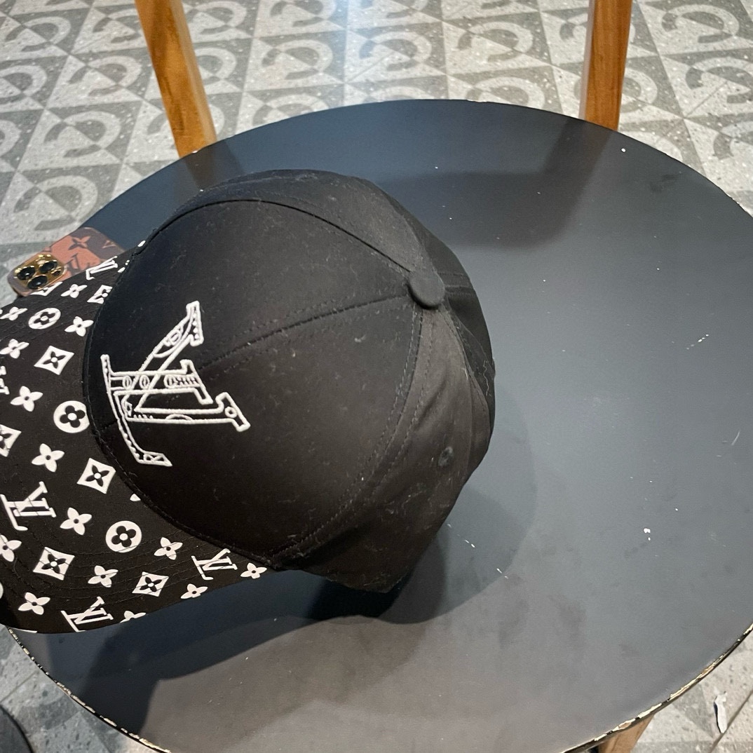    Lv！超级大爆款👏上头敲好看
颜色正点！新款字母刺绣棒球帽 
新工艺制作超好看 所见之处皆是细节！