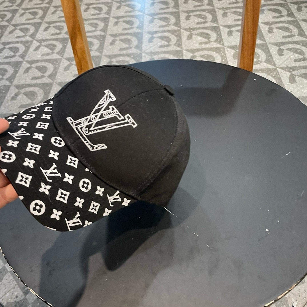    Lv！超级大爆款👏上头敲好看
颜色正点！新款字母刺绣棒球帽 
新工艺制作超好看 所见之处皆是细节！